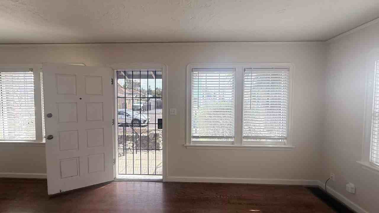 332 Indiana St - Photo 5 of 20
