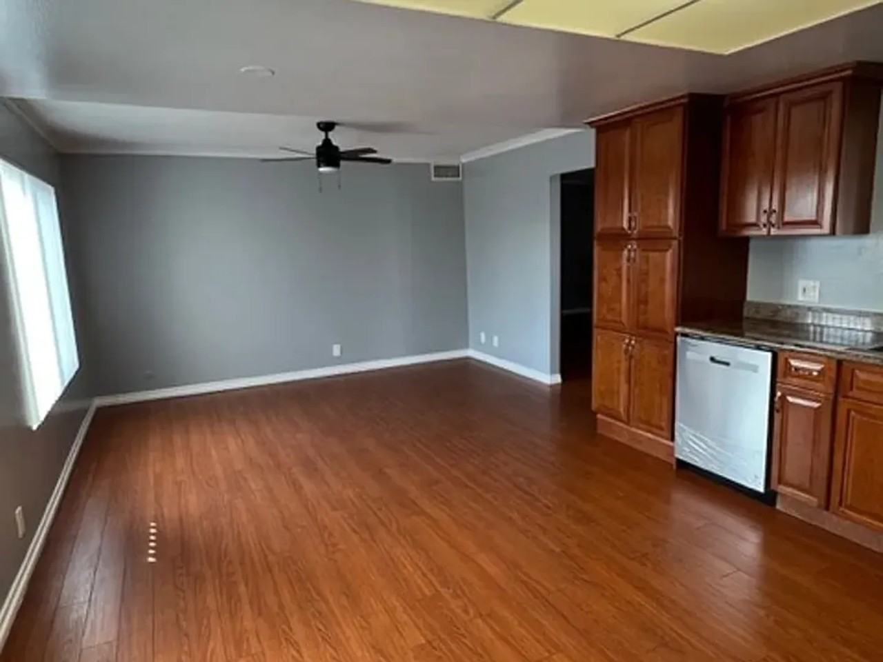Village Court Apartments - Photo 4 of 20