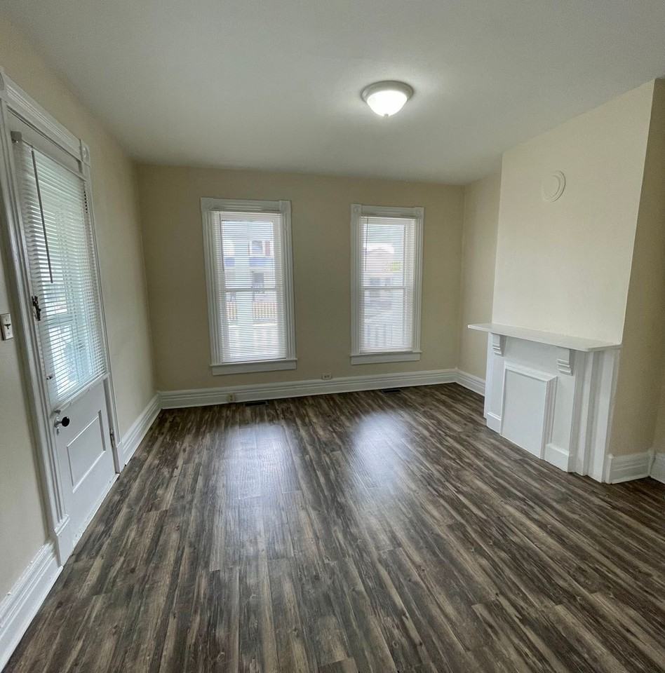 1100 Baltimore St - Photo 2 of 12