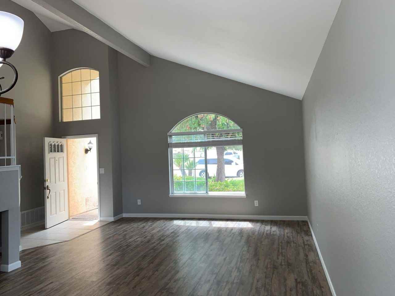10408 Walnut Creek Ct - Photo 3 of 32