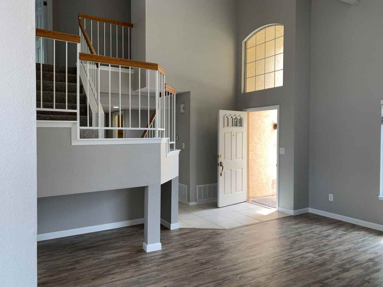 10408 Walnut Creek Ct - Photo 4 of 32