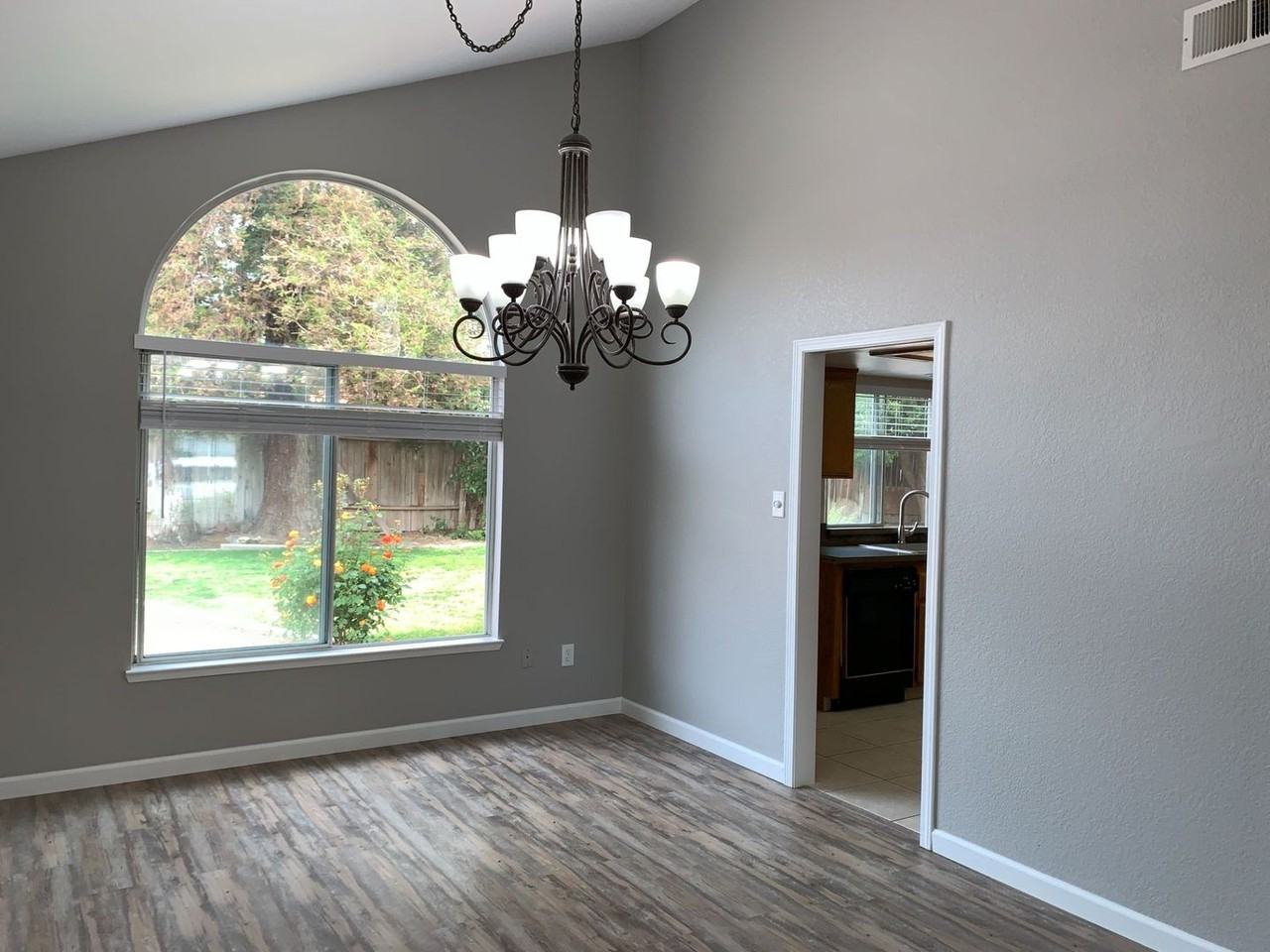 10408 Walnut Creek Ct - Photo 5 of 32
