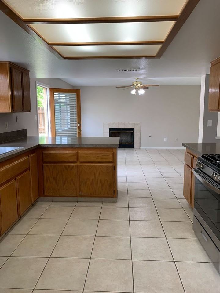 10408 Walnut Creek Ct - Photo 6 of 32