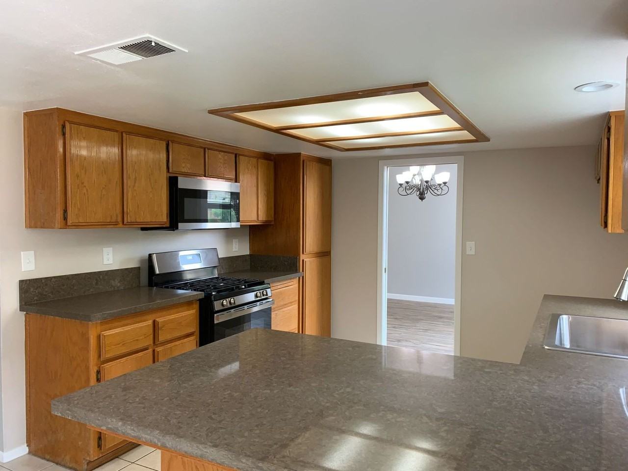 10408 Walnut Creek Ct - Photo 7 of 32