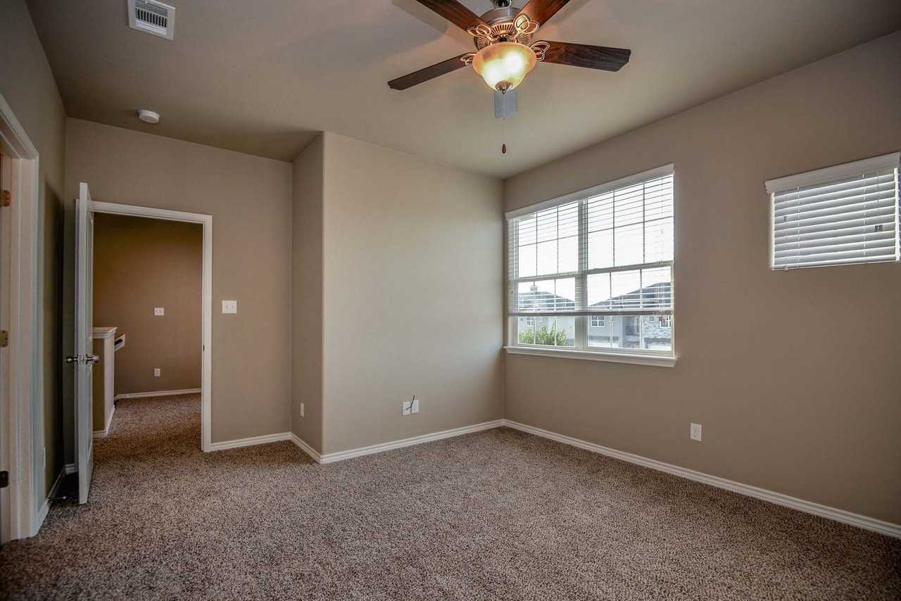 553 Hayes Ln - Photo 5 of 18