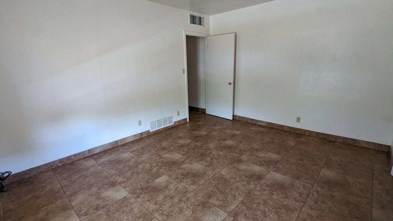 1052 E 7th St - Photo 3 of 11