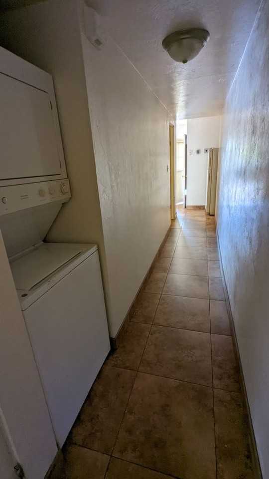 1052 E 7th St - Photo 4 of 11