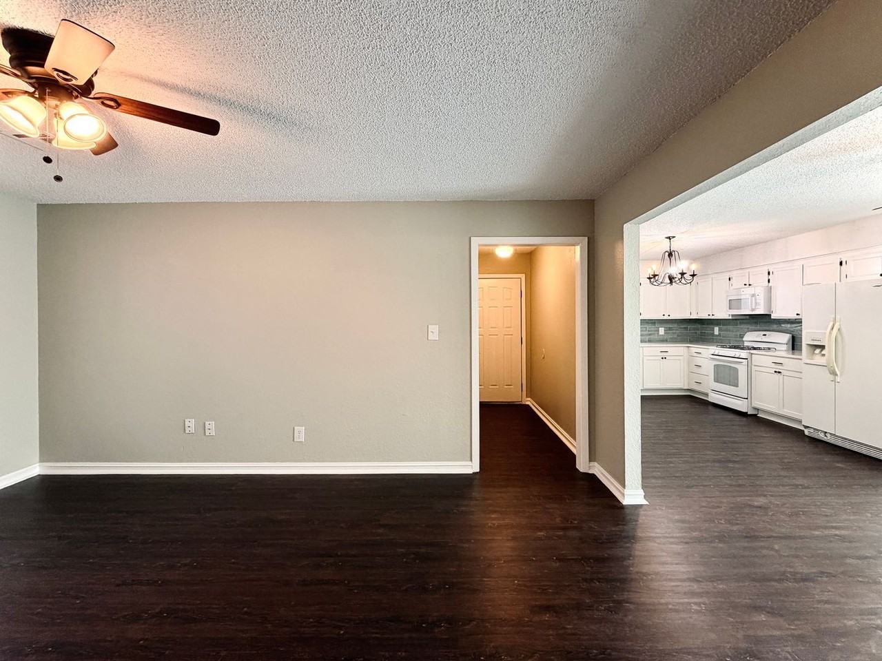 14018 S Hickory Pl - Photo 2 of 23
