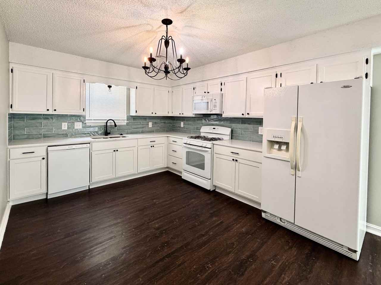 14018 S Hickory Pl - Photo 5 of 23