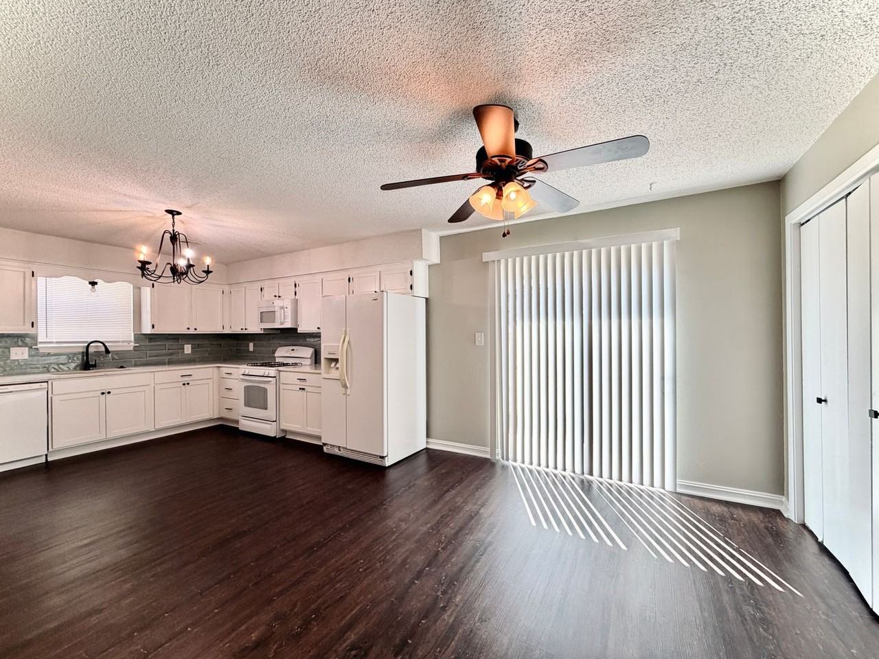 14018 S Hickory Pl - Photo 7 of 23