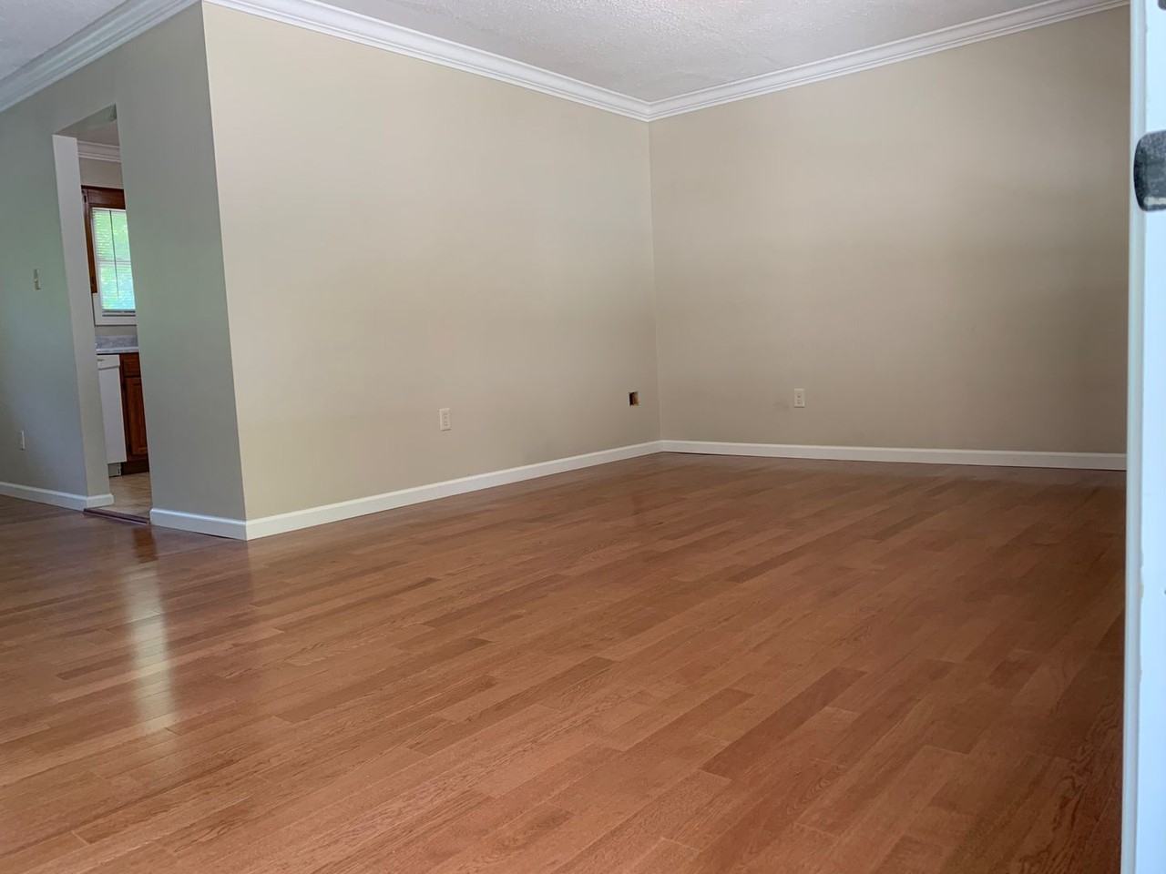 205 Tipton Ln - Photo 3 of 33
