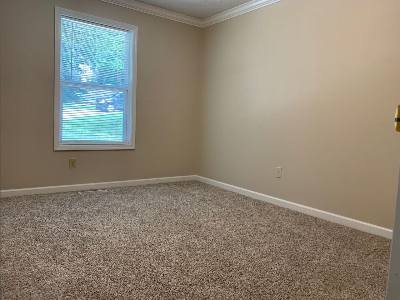 205 Tipton Ln - Photo 7 of 33