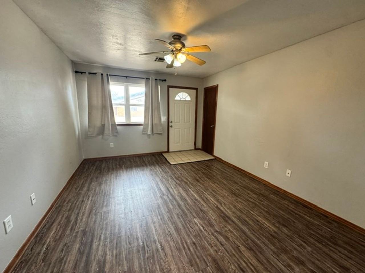 129 Ne 11th St - Photo 2 of 14