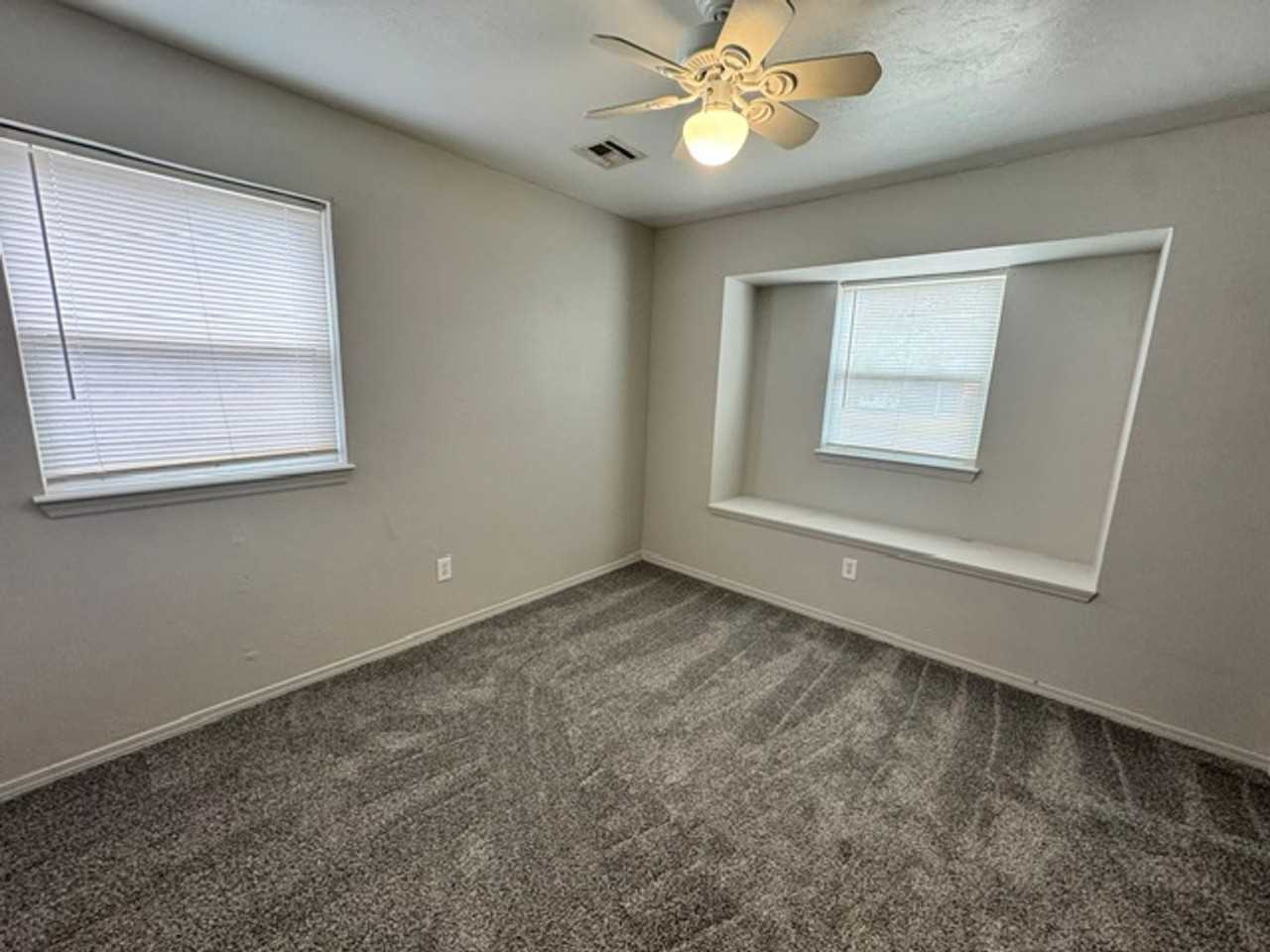 129 Ne 11th St - Photo 7 of 14