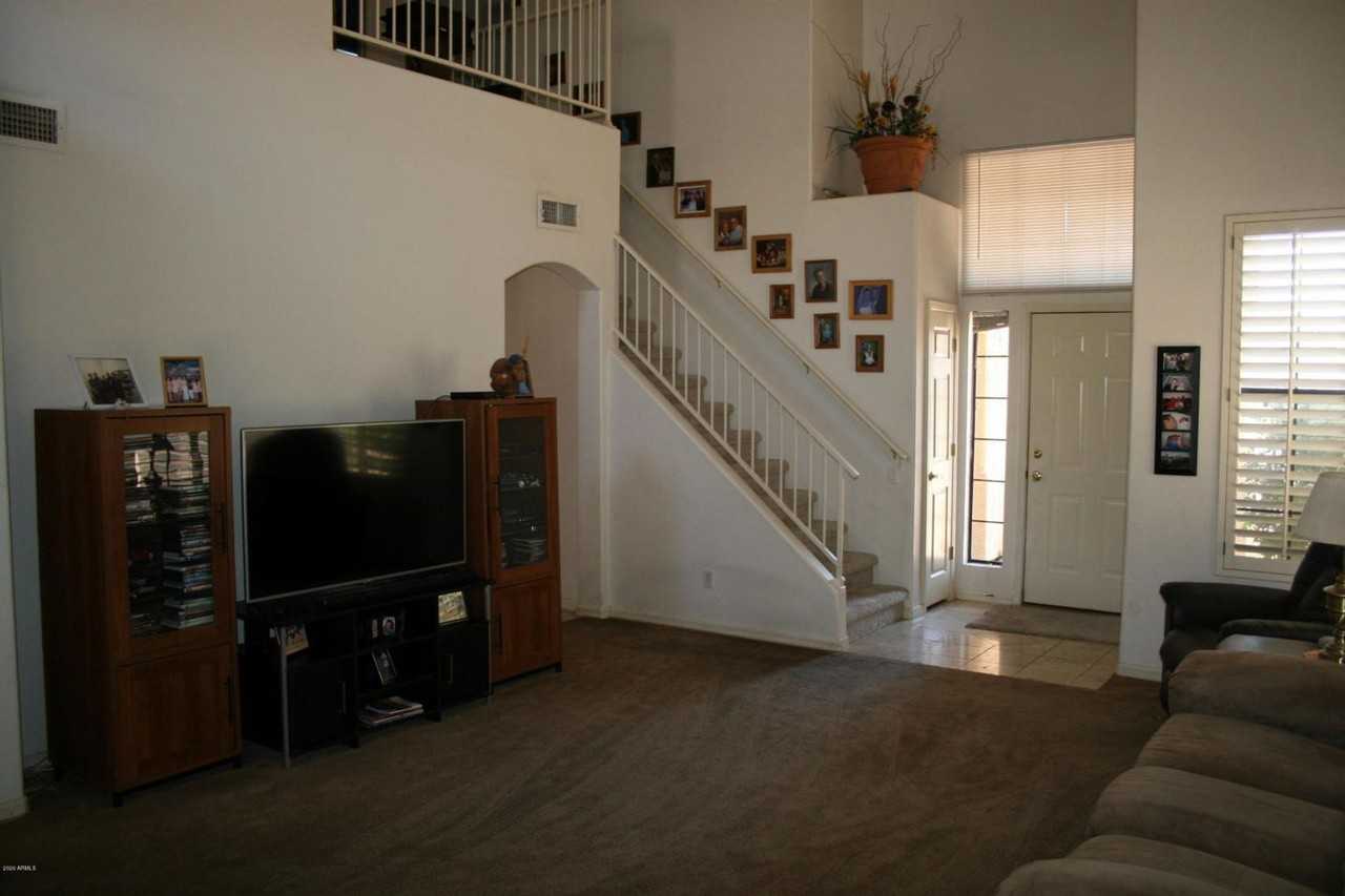 2010 W Tracy Ln - Photo 7 of 42