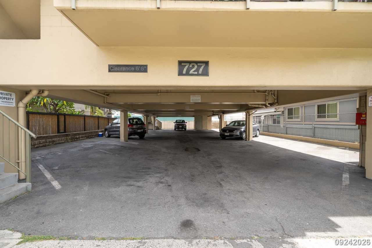 727 University Ave #201 - Photo 2 of 20