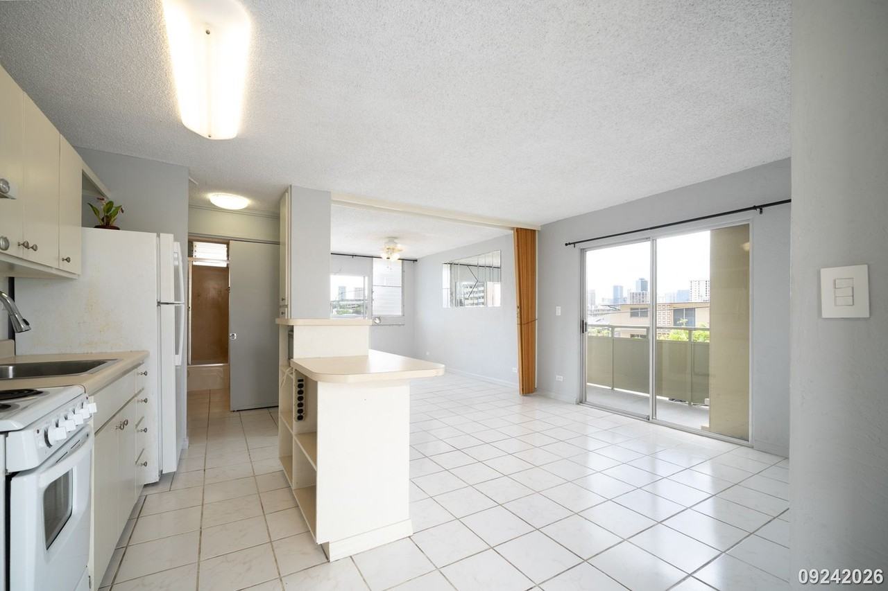 727 University Ave #201 - Photo 4 of 20