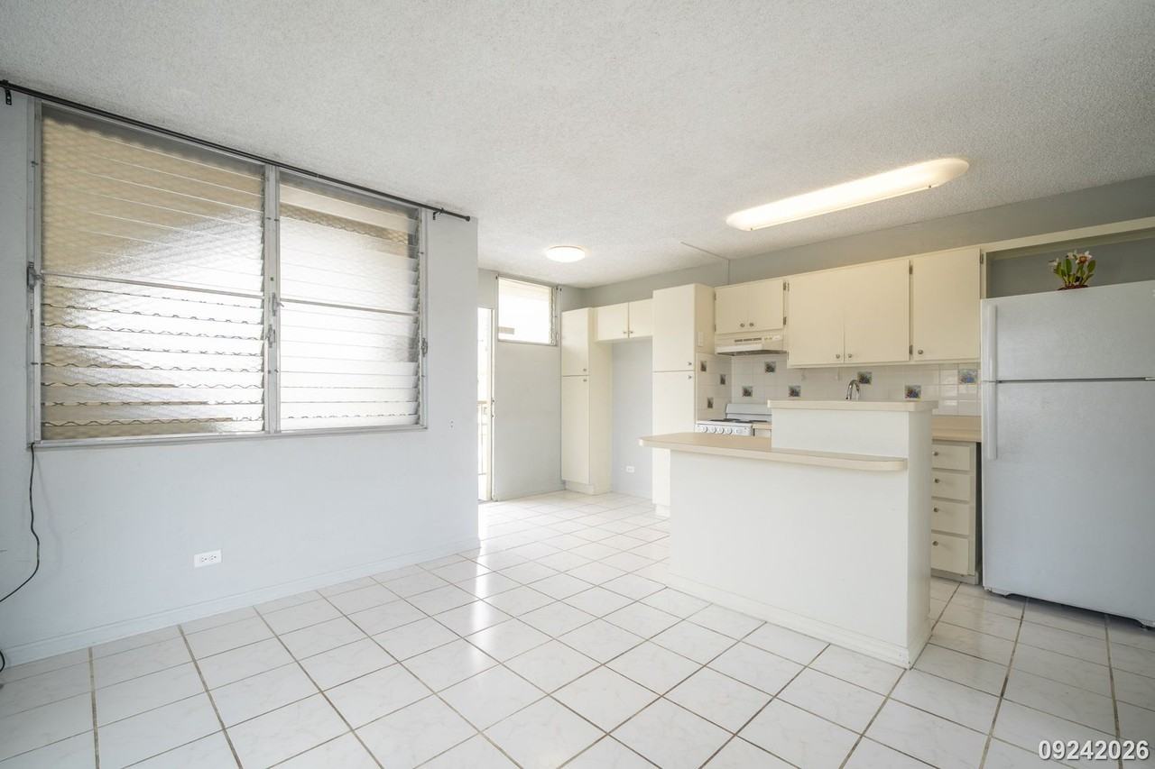 727 University Ave #201 - Photo 6 of 20