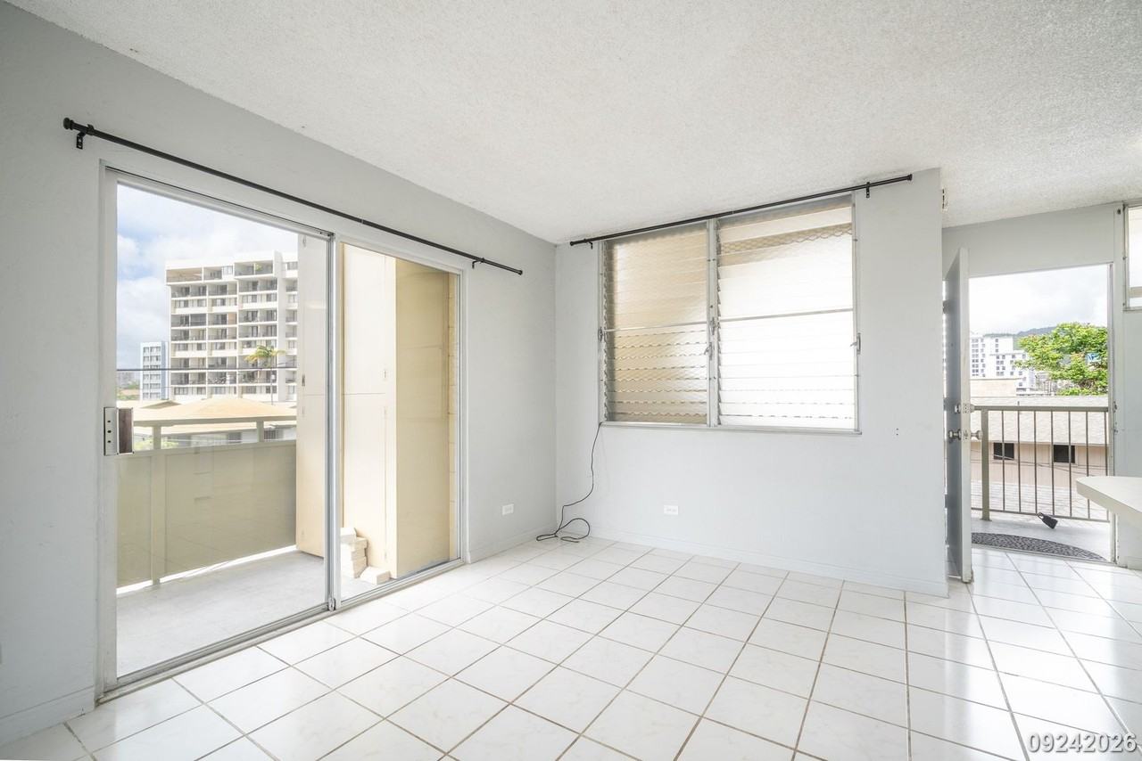 727 University Ave #201 - Photo 7 of 20
