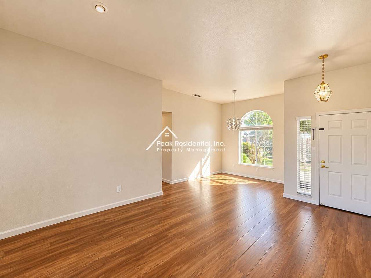 8561 Vintage Park Dr - Photo 2 of 22