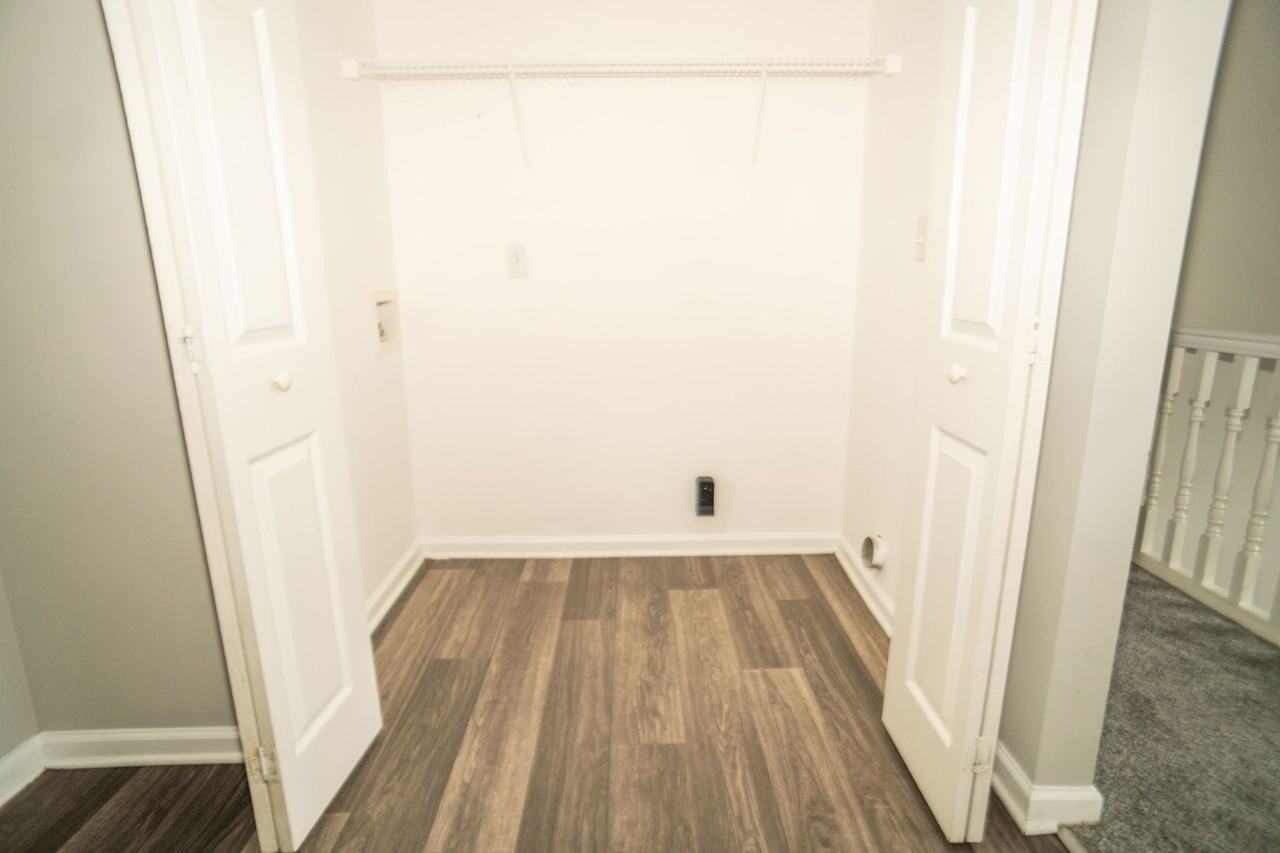 52 Fieldstone Ct - Photo 6 of 13