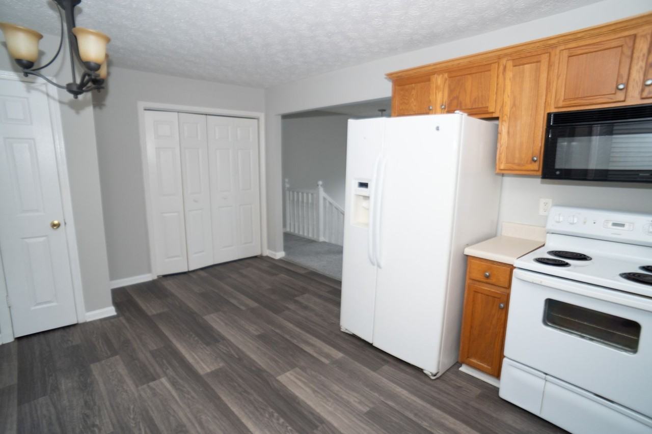 52 Fieldstone Ct - Photo 7 of 13