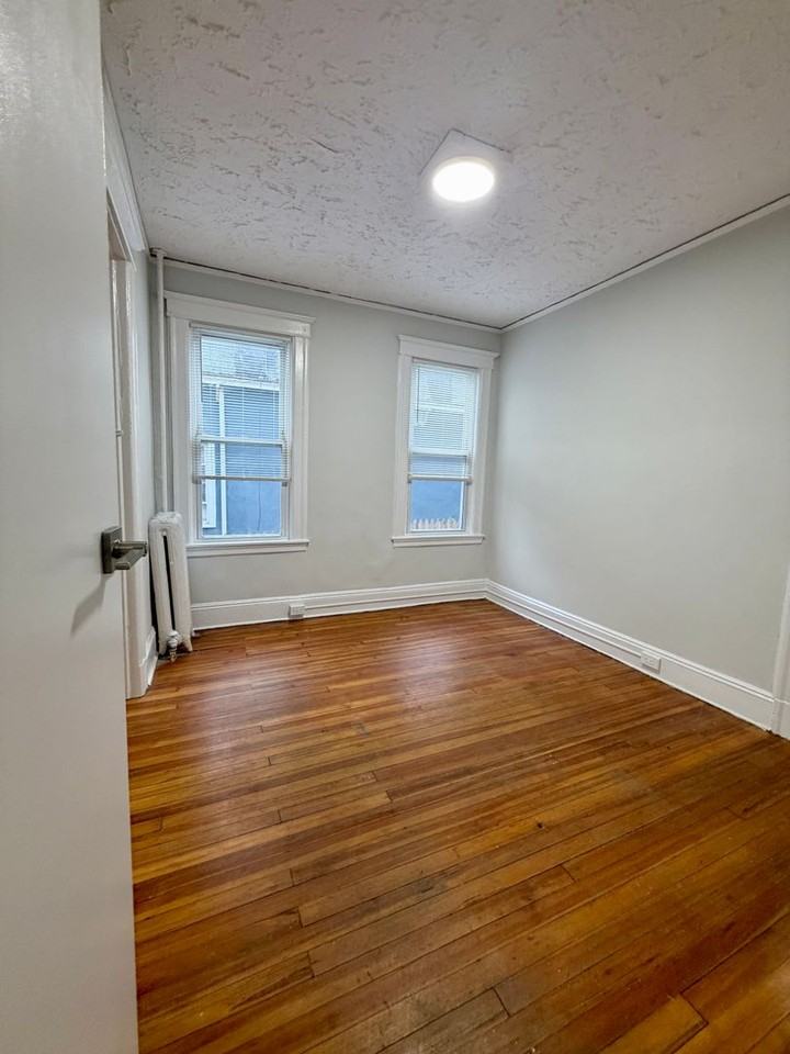 251 S 5th Ave - Photo 3 of 8