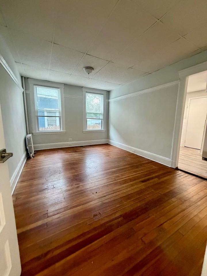 251 S 5th Ave - Photo 4 of 8