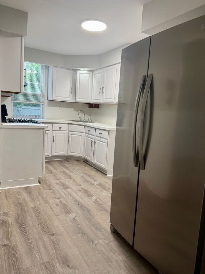 251 S 5th Ave - Photo 5 of 8