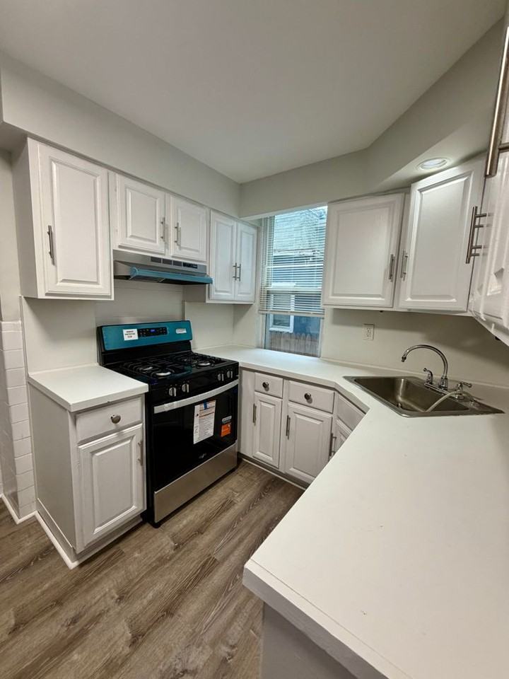 251 S 5th Ave - Photo 6 of 8