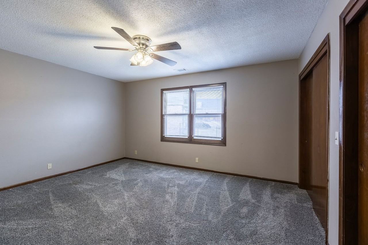 Oak Ridge Apartments in Millard - Photo 6 of 8