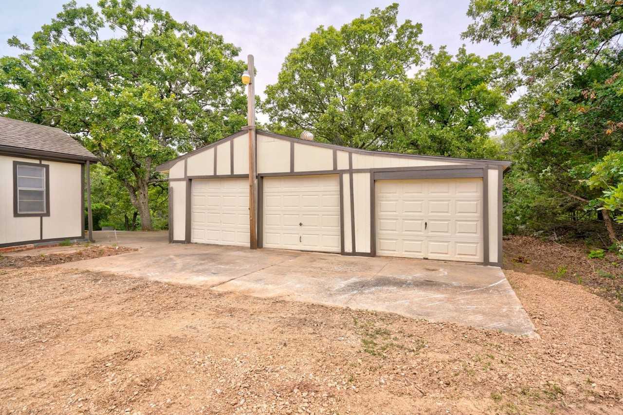 11701 Jeffery Rd - Photo 2 of 17