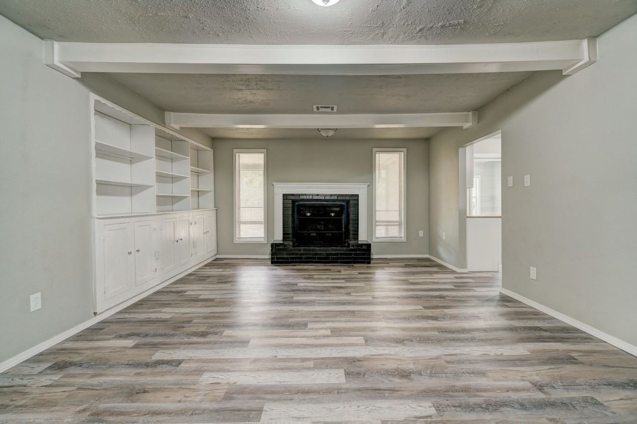 11701 Jeffery Rd - Photo 4 of 17