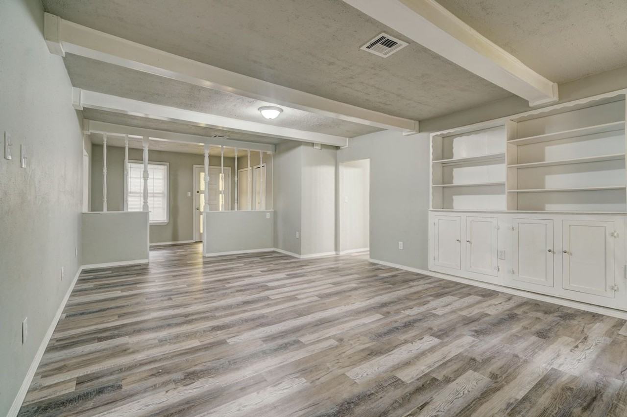 11701 Jeffery Rd - Photo 5 of 17