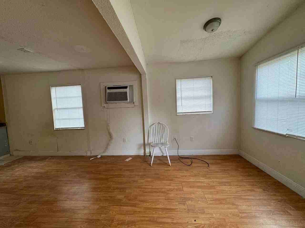 140 E 12th St - Photo 3 of 23