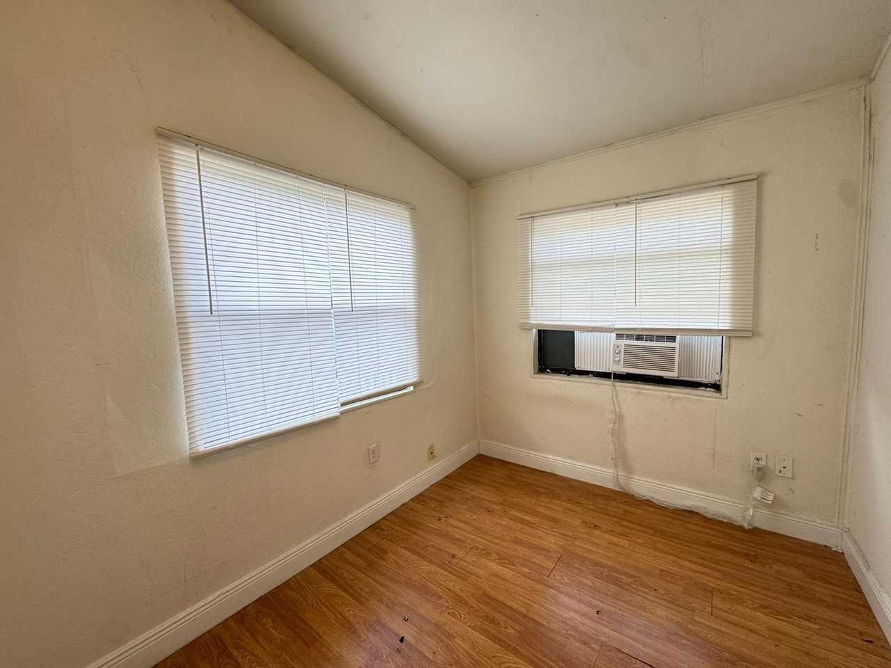 140 E 12th St - Photo 5 of 23