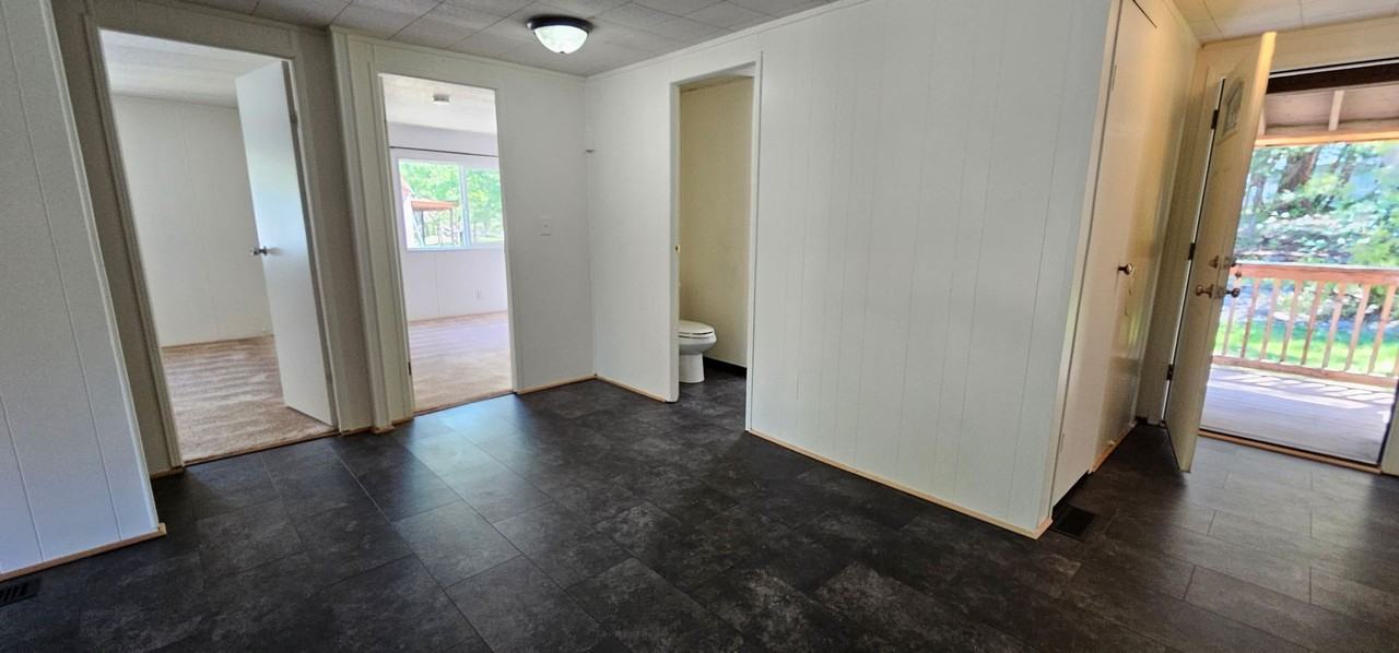 1824 Russell Rd - Photo 2 of 16