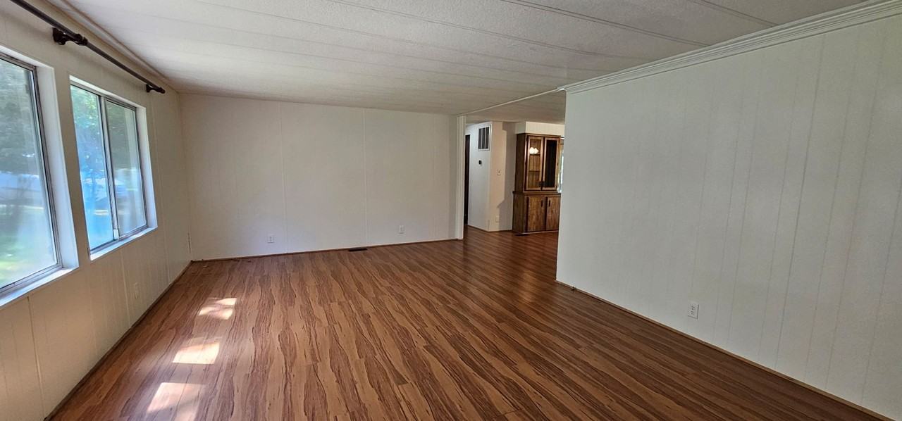 1824 Russell Rd - Photo 3 of 16