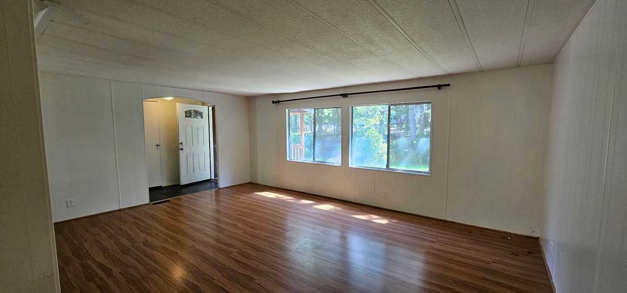 1824 Russell Rd - Photo 4 of 16