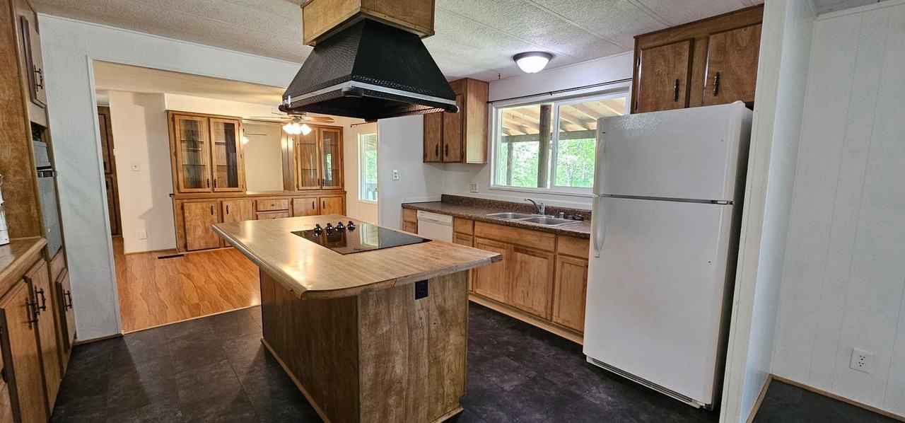 1824 Russell Rd - Photo 5 of 16