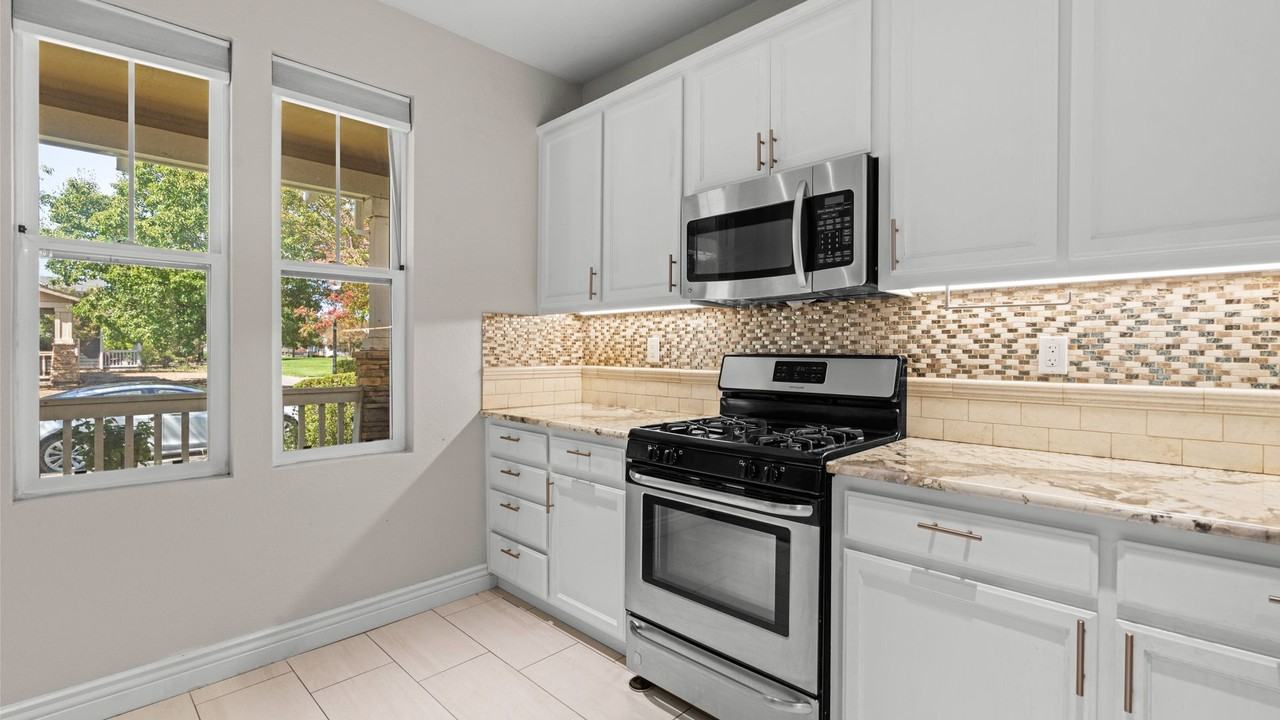 740 Harbor Park Dr - Photo 3 of 16