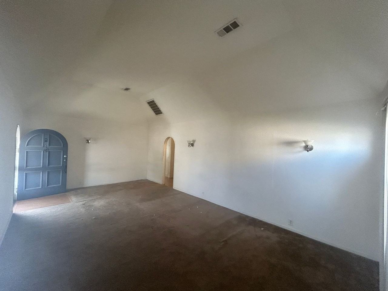 1724 N Douty St - Photo 4 of 12