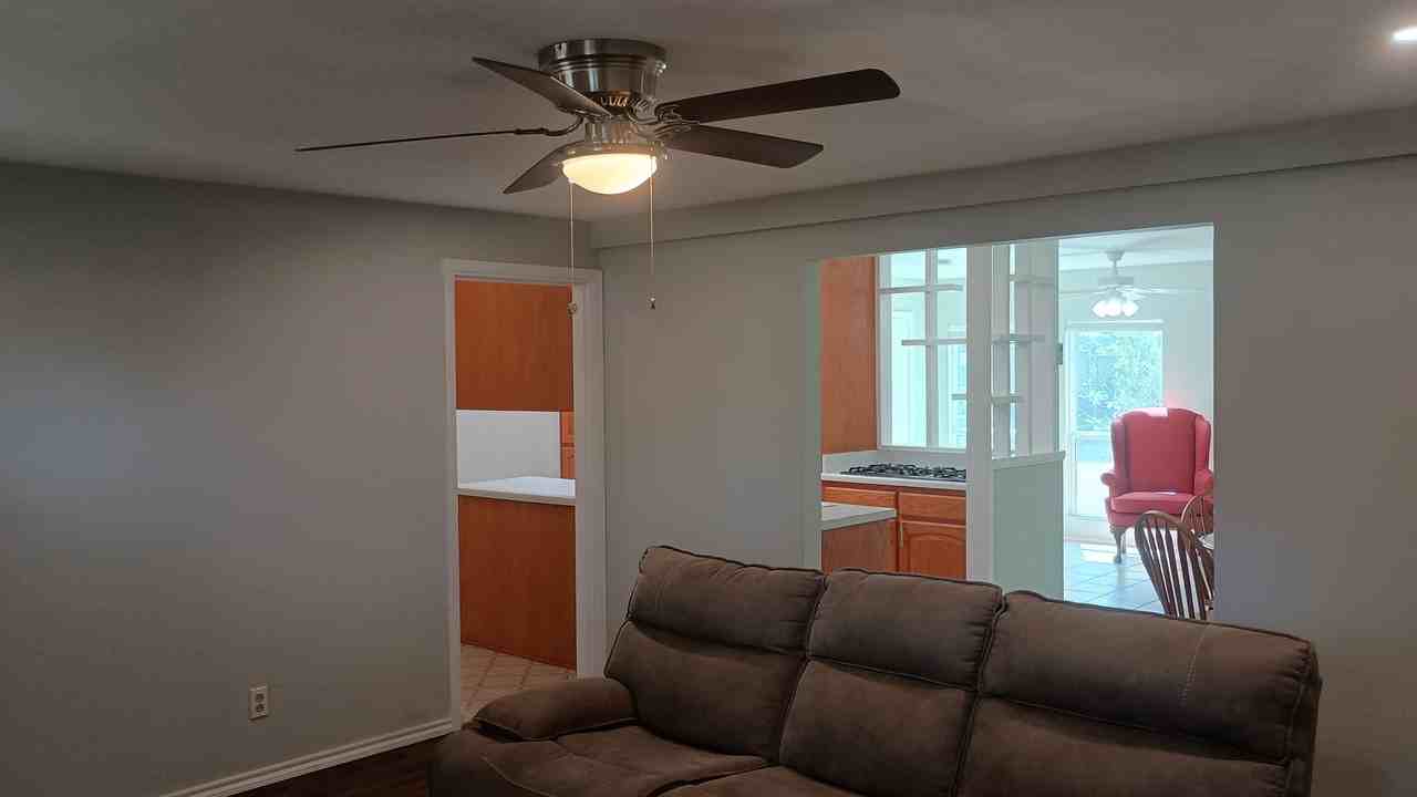 543 Congress Ave - Photo 4 of 30
