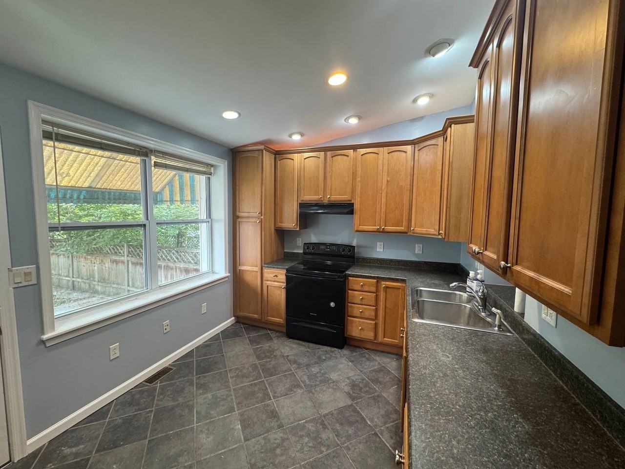 173 Markle St - Photo 3 of 18
