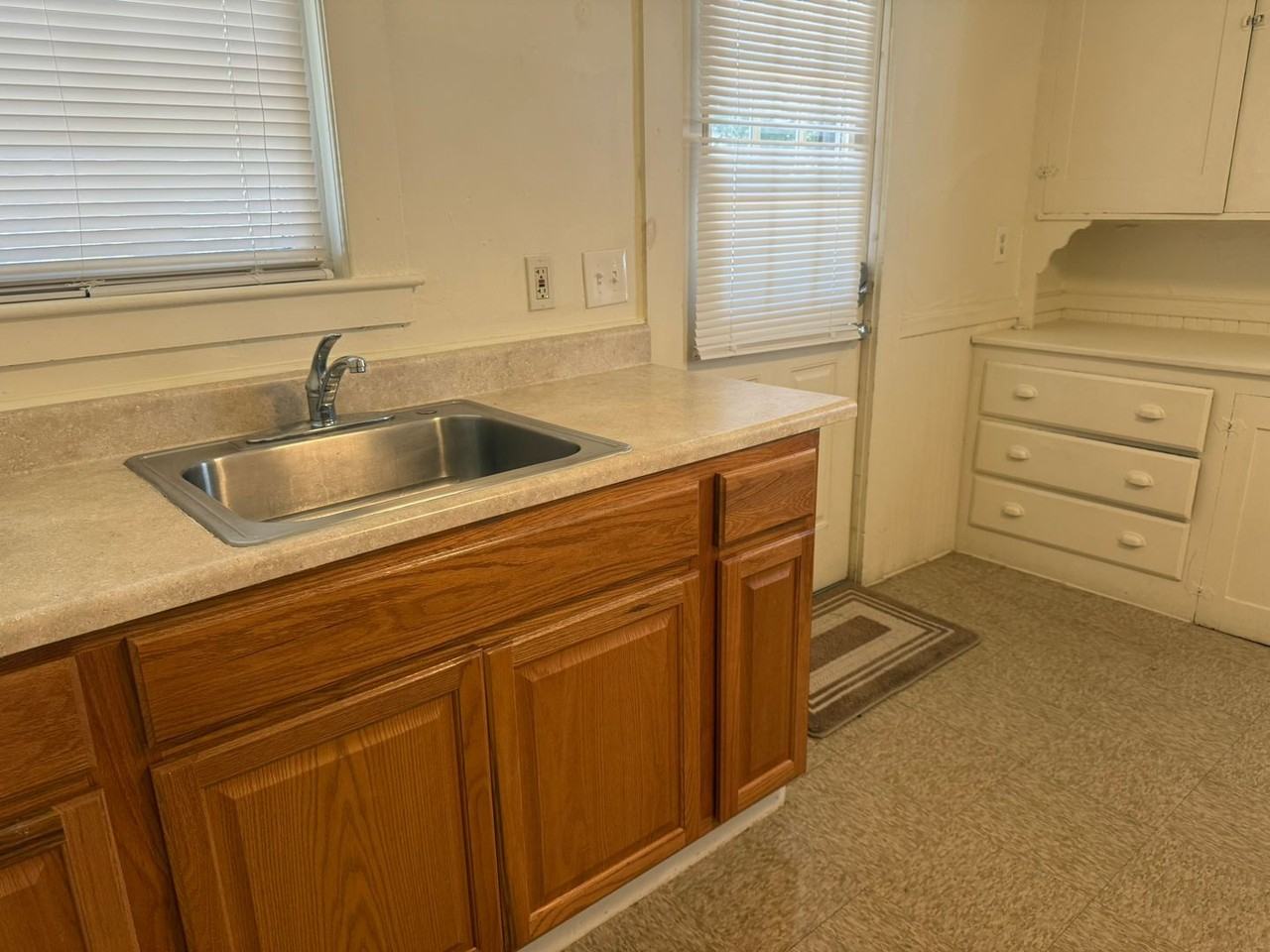 537 Mount Auburn St - Photo 2 of 13