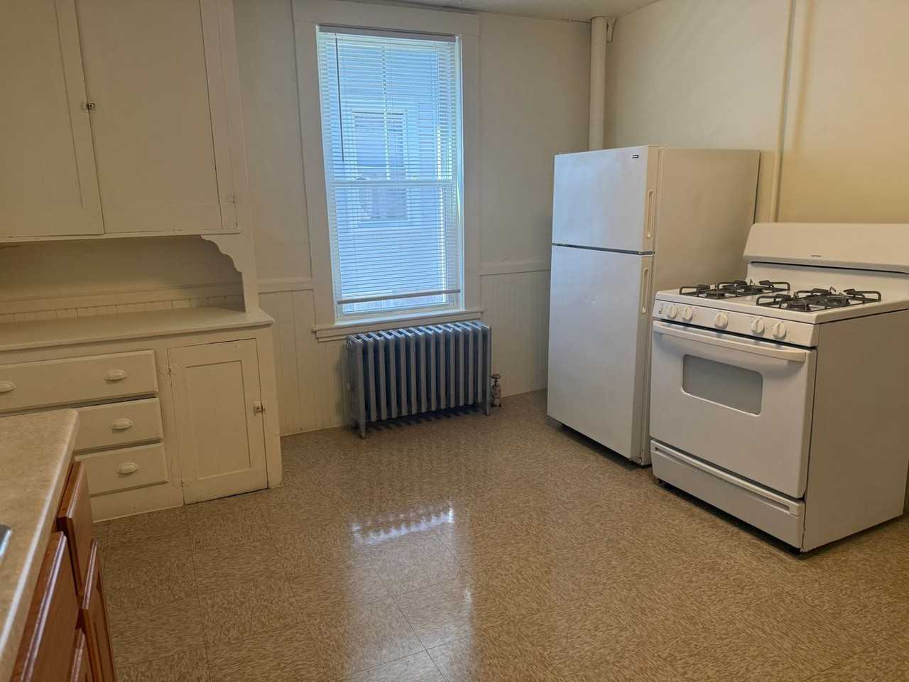 537 Mount Auburn St - Photo 3 of 13