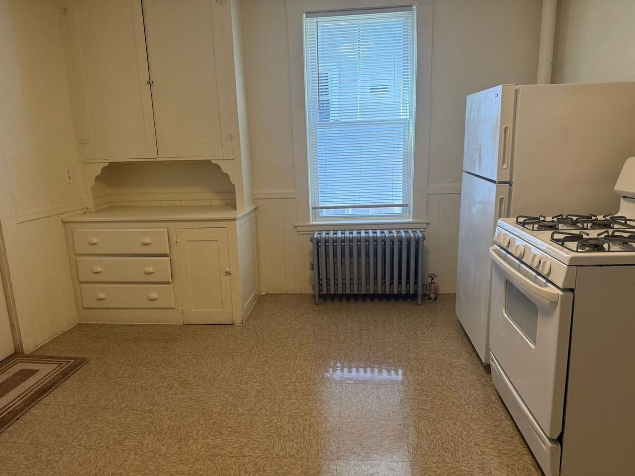 537 Mount Auburn St - Photo 4 of 13