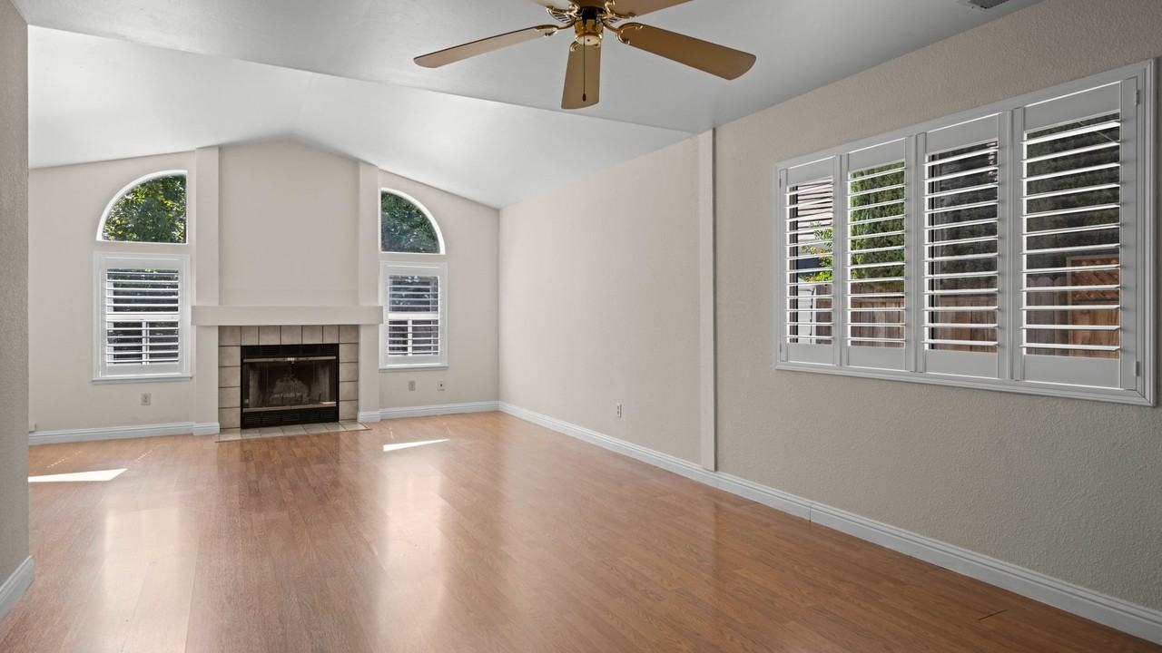 110 Republic Way - Photo 2 of 17