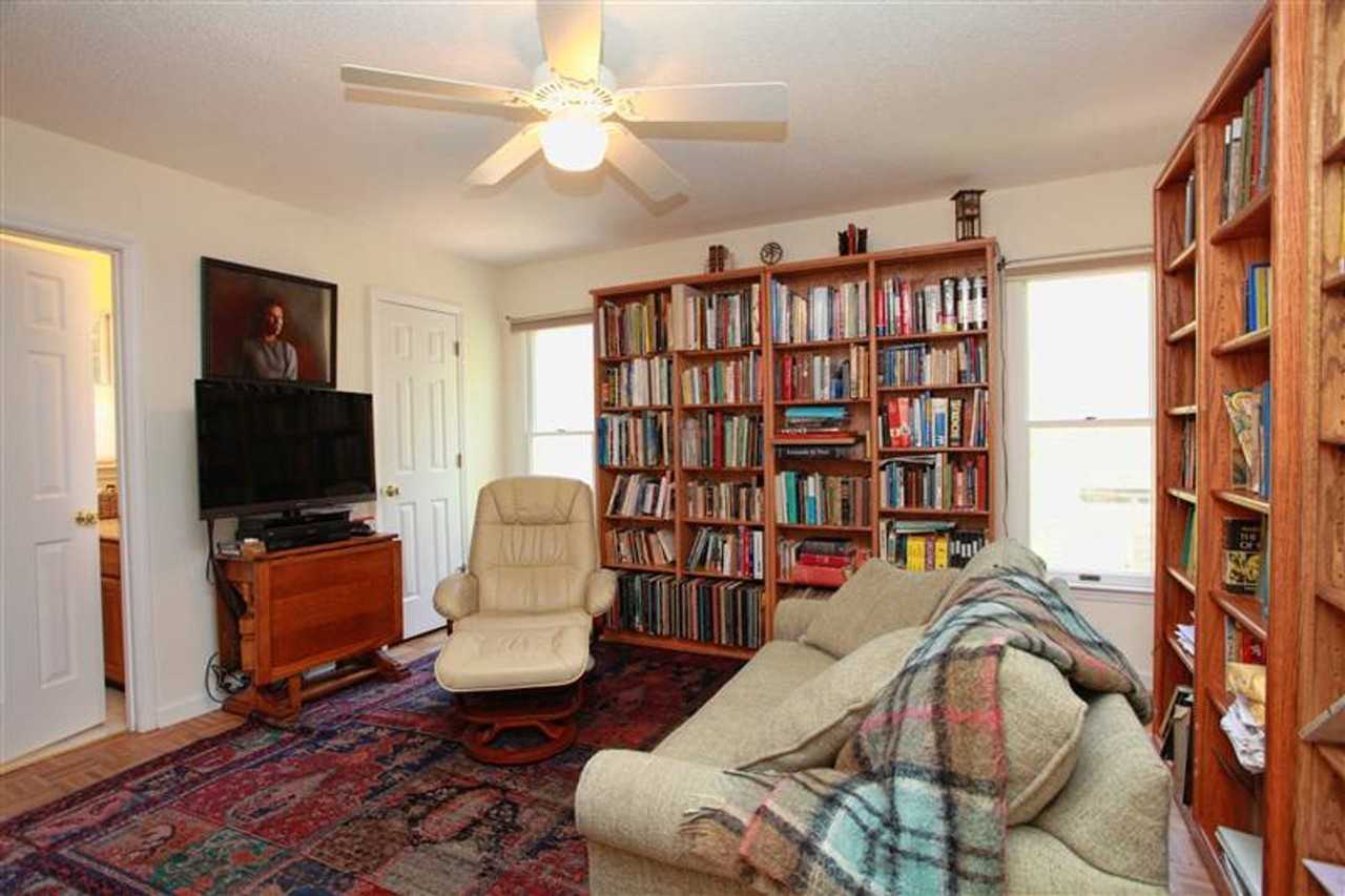 104 Mallard Ct - Photo 7 of 11