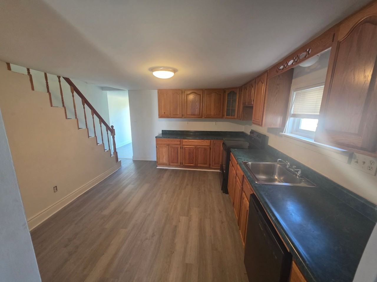 47 Oakwood Ave - Photo 3 of 23